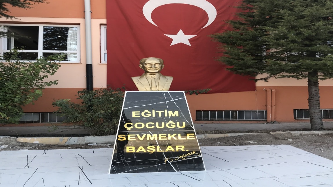Atatürk Büstümüz...